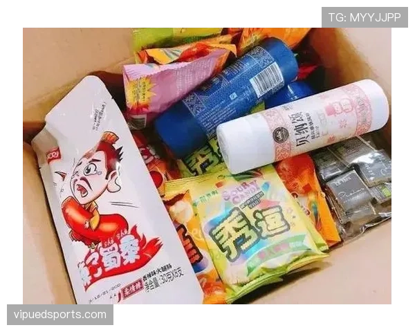 庞伟训练完随手把蛋白粉当糖吃,这自律狠人连零食都卷成补剂了? 庞伟训练完随手把蛋白粉当糖吃,这自律狠人连零食都卷成补剂了?